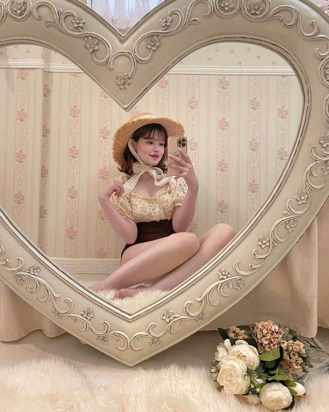 織田エリカさんのインスタグラム写真 - (織田エリカInstagram)「𝕤𝕨𝕚𝕞𝕤𝕦𝕚𝕥👙👒  𓂃  再来週は久しぶりに沖縄に行くので水着を新調🤎  パフスリーブになっていて、二の腕もお腹も 隠せるのがありがたい🥹🫶🏻  @select_coco8 の水着だよ👙  𓂃  #swimsuit #swimwear #fashion #ootd #cute #myroom #room #interior #vintage #vintagegirl #antique #shabbychic #cute #frenchgirl #girly #mery #水着 #水着コーデ #パフスリーブ #麦わら帽子 #ファッション #マイルーム #アンティーク #ヴィンテージ #ルーム #シャビーシック #かわいい #フレンチガーリー #フレンチガーリーコーデ #ヴィンテージガーリー #ヴィンテージライク」4月30日 20時03分 - _erika0819