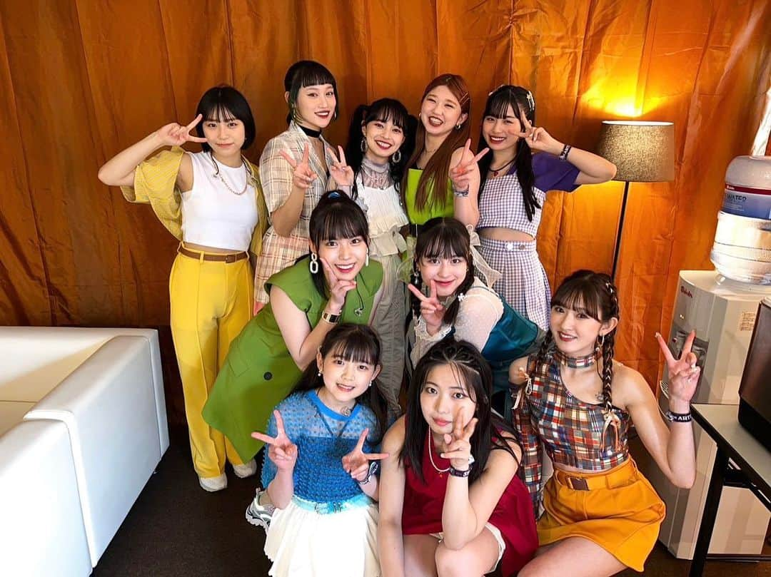 川村文乃さんのインスタグラム写真 - (川村文乃Instagram)「JAPAN JAM 2023 トップバッターありがとうございました💙  直前まで大雨強風でしたが ライブが始まると雨もやんで 終盤には太陽も見えてきて😳🥹  久しぶりに皆さんのコールや声援を浴びて 最高に楽しかったです☺️  #ANGERME#JJ2023#川村文乃」4月30日 19時57分 - ayano_kawamura.official