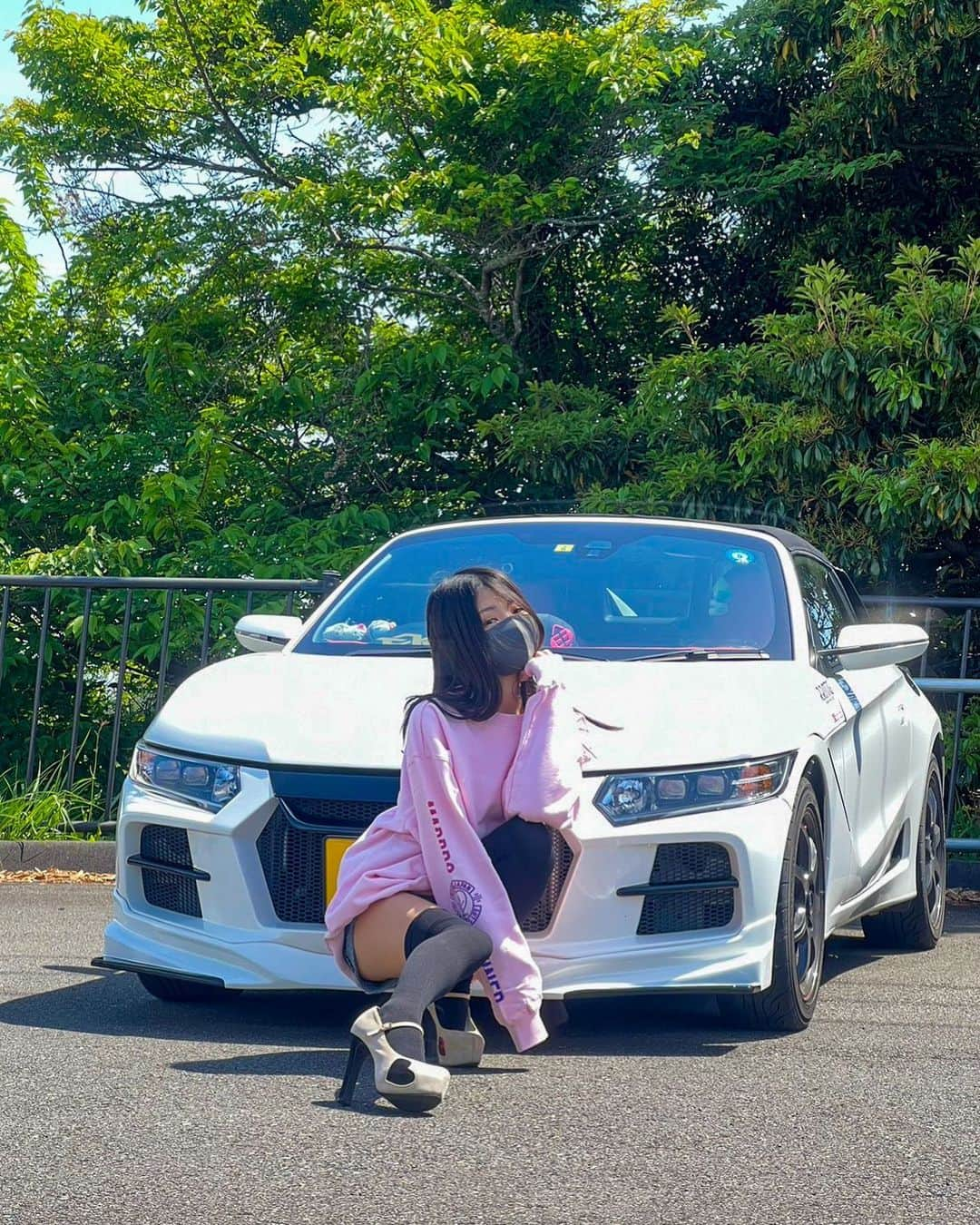 Ruriさんのインスタグラム写真 - (RuriInstagram)「. 📷 @masayuki.ito.1865 さん❤️. 🏎 @rs_carbon ❤️. 👚 @madbro.jp ❤️. . ダボダボした感じのコーデが好き💕 @madbro.jp さんのお洋服ってかっこよくて好き❤️ . あ！今日はS6ちゃんも進化しました😎 @spoon_typeone のリジカラとステアリングスティフプレートを入れました😍 帰り道に少し運転しただけなんだけど、違いがわかりすぎてやばい😍 これはぬまる❤️ 明日からの通勤がまたまた楽しくなる💕. . . #madbro #皇治 #プロデュース #スウェットコーデ #s660 #spoon #リジカラ #ステアリングスティフプレート #補強 #チューニング #rscarbon #rsカーボン #デモカー #キャンギャル #車横モデル #モデル #jdm #japanesegirl #キャンペーンガール #rq #cargirl #セクシーカーガールズ #インフルエンサー #prモデル #撮影依頼募集中」4月30日 19時59分 - r.r_1211