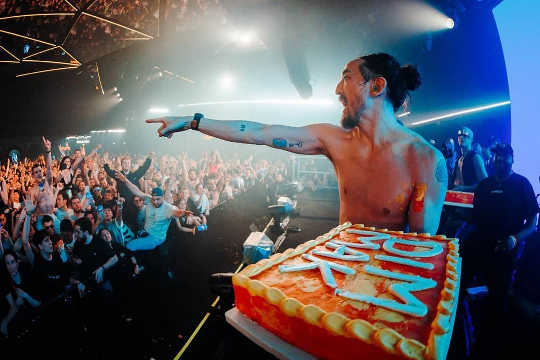 スティーヴ・アオキさんのインスタグラム写真 - (スティーヴ・アオキInstagram)「My after party is better than most! Merci Paris!!!! 🇫🇷」4月30日 20時01分 - steveaoki