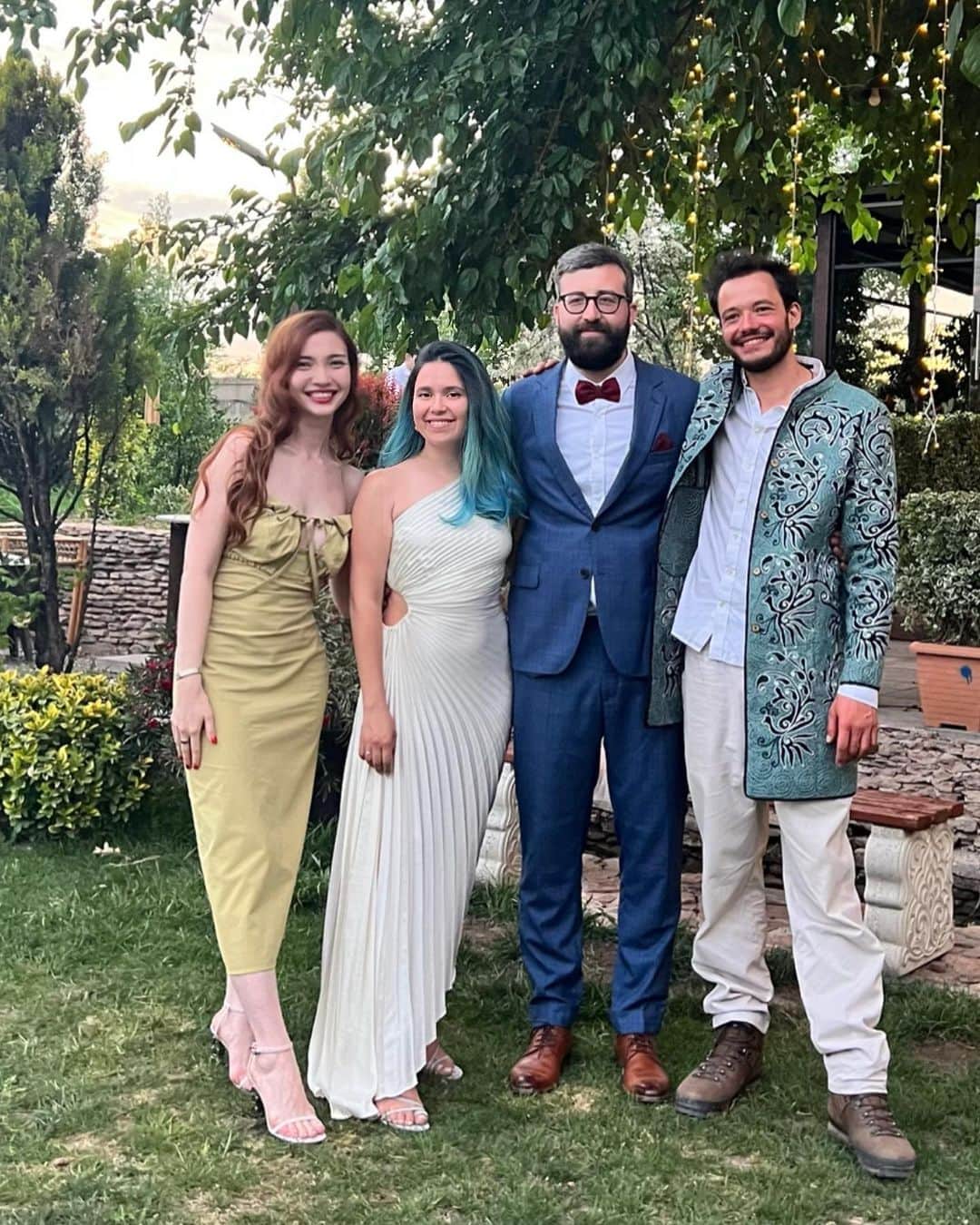 Aya Shalkarさんのインスタグラム写真 - (Aya ShalkarInstagram)「Here’s to the best thing in life: friends 🌞🇰🇿🇺🇿」4月30日 20時02分 - aya_shalkar