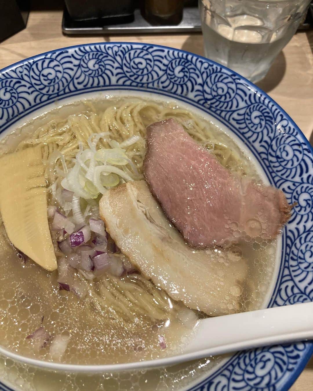 佐伯日菜子のインスタグラム：「やっぱり食べるよ、ラーメンを。（七・五調）  たけのこ大好き。 #ラーメン  #麺 #麺スタグラム #麺スタグラマー  #noodles  #美味しかった」