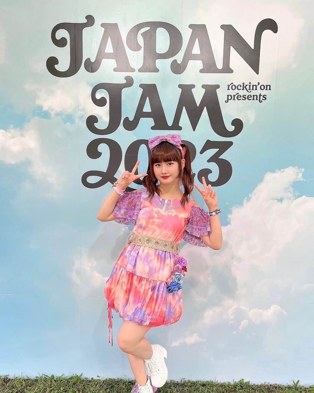 横山玲奈のインスタグラム：「🎸 . 「JAPAN JAM 2023」 ありがとうございました！ 最高でした！！！ . . #morningmusume23 #JAPANJAM #横山玲奈 #新衣装🎀」