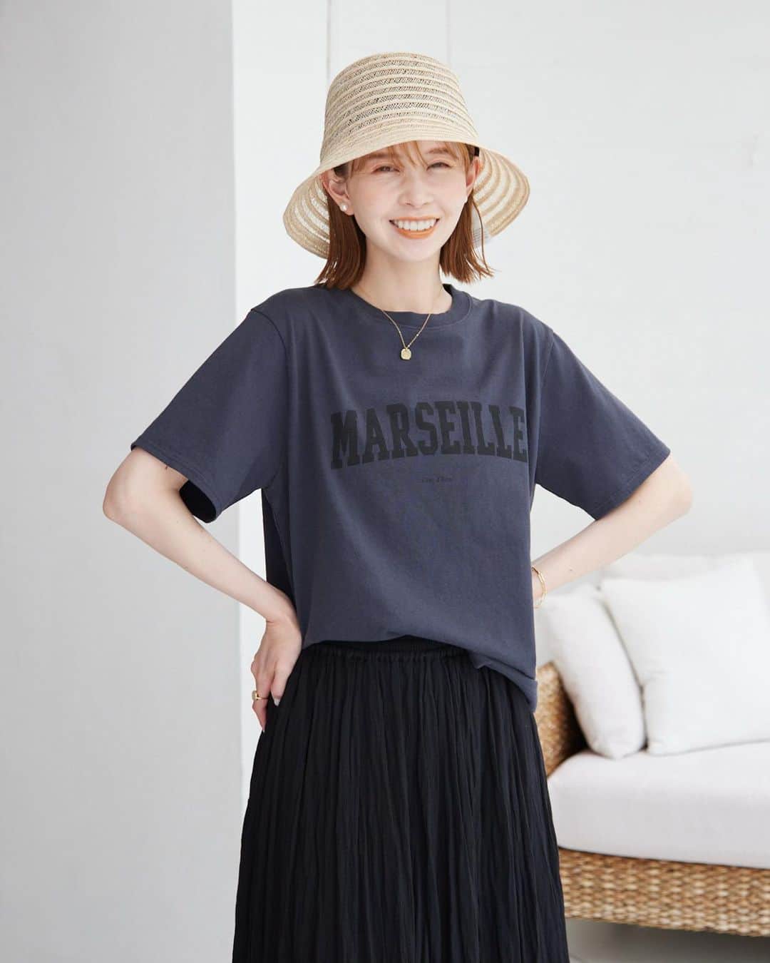 はれこのインスタグラム：「今シーズンも、このロゴTシャツ登場🥹🩵 (わたしは去年購入しました🤣)  -  📷(@onoyuka_photography)さん  -  @slobeiena  T-shirt no.23070912331020  -  #slobeiena #スローブイエナ #baycrews #ベイクルーズ #Tシャツコーデ」
