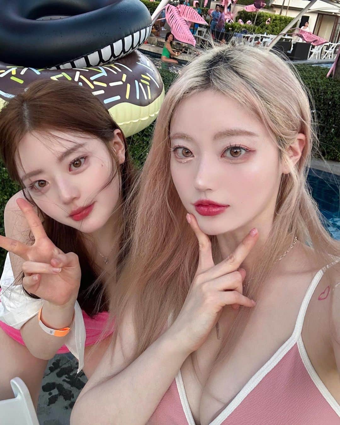 のインスタグラム：「오랜만에 정열 자매샷!!」