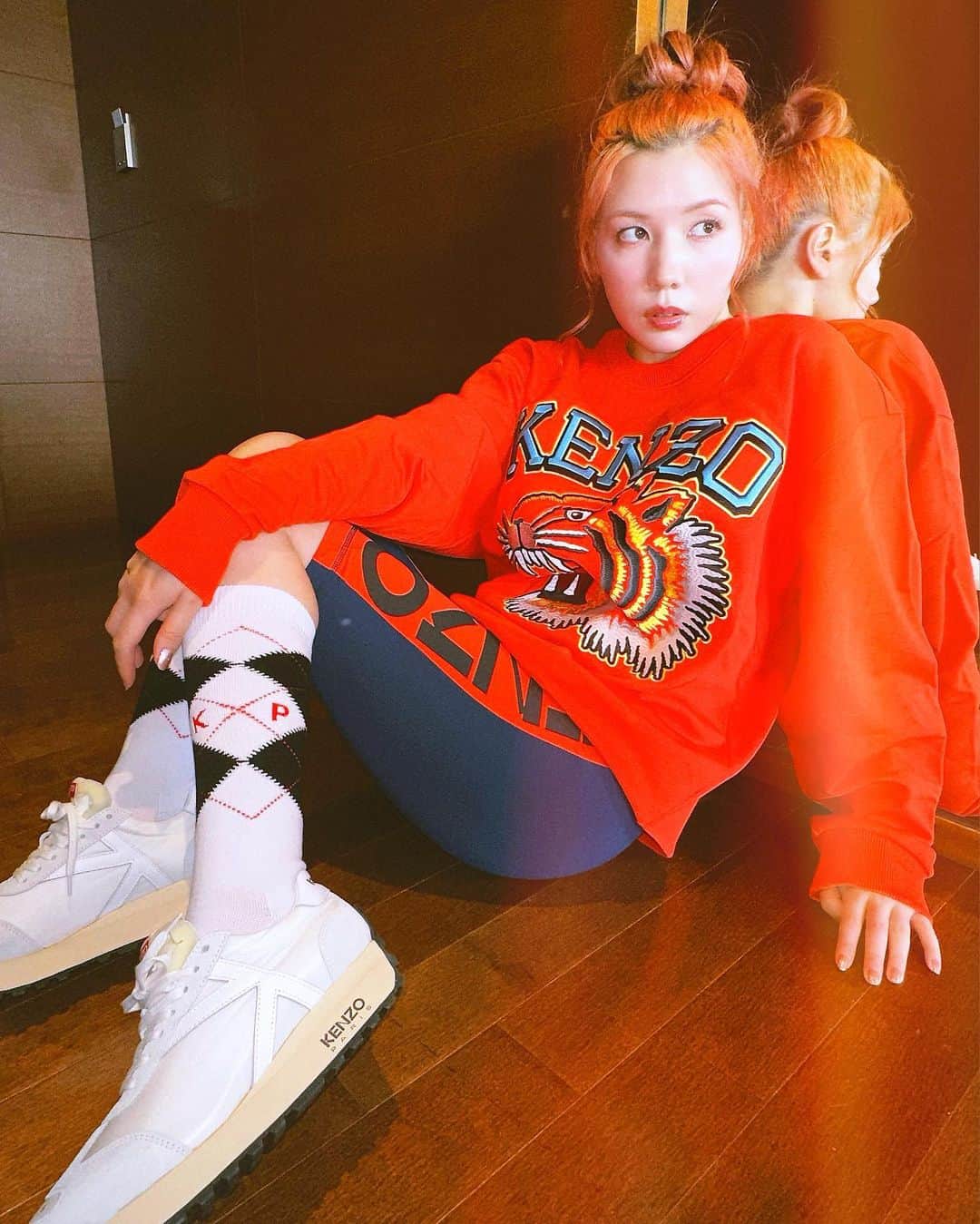 仲里依紗のインスタグラム：「スパッツにスウェットスタイルが一生すき🫶🏻❤️❤️❤️❤️  love KENZO  VARSITY JUNGLE 💋  @kenzo  #kenzonigo  @nigo」