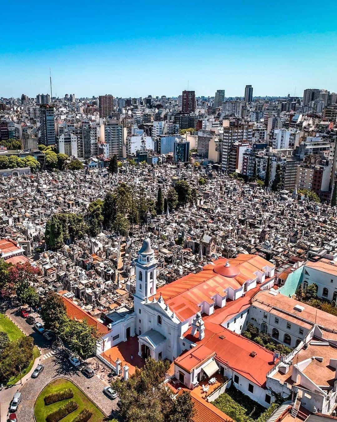 9GAGさんのインスタグラム写真 - (9GAGInstagram)「Buenos Aires from a 🐦's view 🇦🇷 Follow @voyaged to travel virtually around the 🌍✈️ - 📷 @world_walkerz - #voyaged #9gag #travel #buenosaires #argentina」4月30日 20時30分 - 9gag