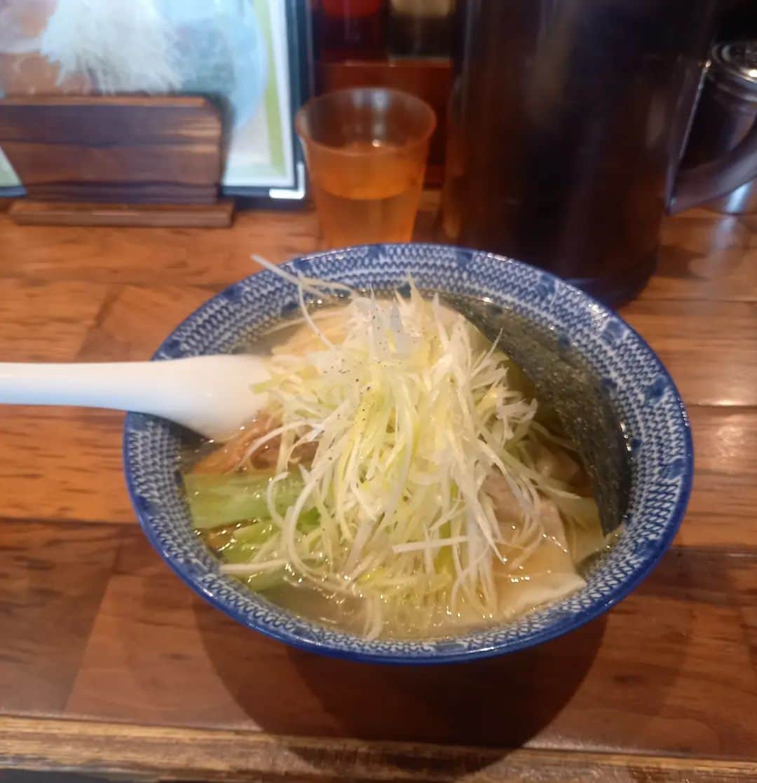 宇野けんたろうさんのインスタグラム写真 - (宇野けんたろうInstagram)「秋田県.大舘市  「山田敬蔵記念ロードレース大会」  ゲストランナーで出演してきました！！  前日はランニングイベント  大会当日はゲストランナー！！  もう二日間フルパワーで走りました！！  公認の大会でレベル高いけど  賑やかで  おもてなしが半端ない！！！  走り終わってからの  きりたんぽ汁がうますぎたよ。  写真撮り忘れた。泣  比内地鶏やお酒もたまらないぜ。  グルメも楽しめた。  錦のラーメンたまらん。  瀬古さんが隣でうまいうまいを連呼して  全然味が入ってこなかったよ。。。  瀬古さん観光ありがとうございました！笑  また来年も走りたい大会だ！！！  #山田敬藏記念ロードレース大会  #秋田県 #大舘市 #大舘能代 #秋田犬 #壽屋 #コトブキヤ #イトイエックス #Buff #マラソン #ランニング」4月30日 20時30分 - unokentarorun