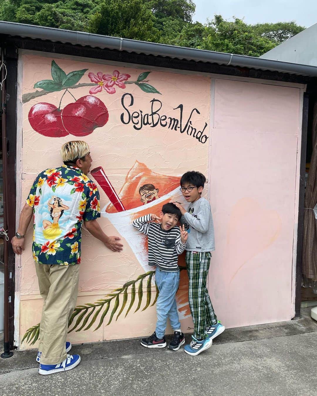小林拓一郎さんのインスタグラム写真 - (小林拓一郎Instagram)「沖縄、3日目。  帰る日だけど、ギリギリまで遊びました。  #アセロラフレッシュ #ワルンルンパ  #zhyvagocoffeeworks  #americanvillage」4月30日 20時24分 - kobataku33