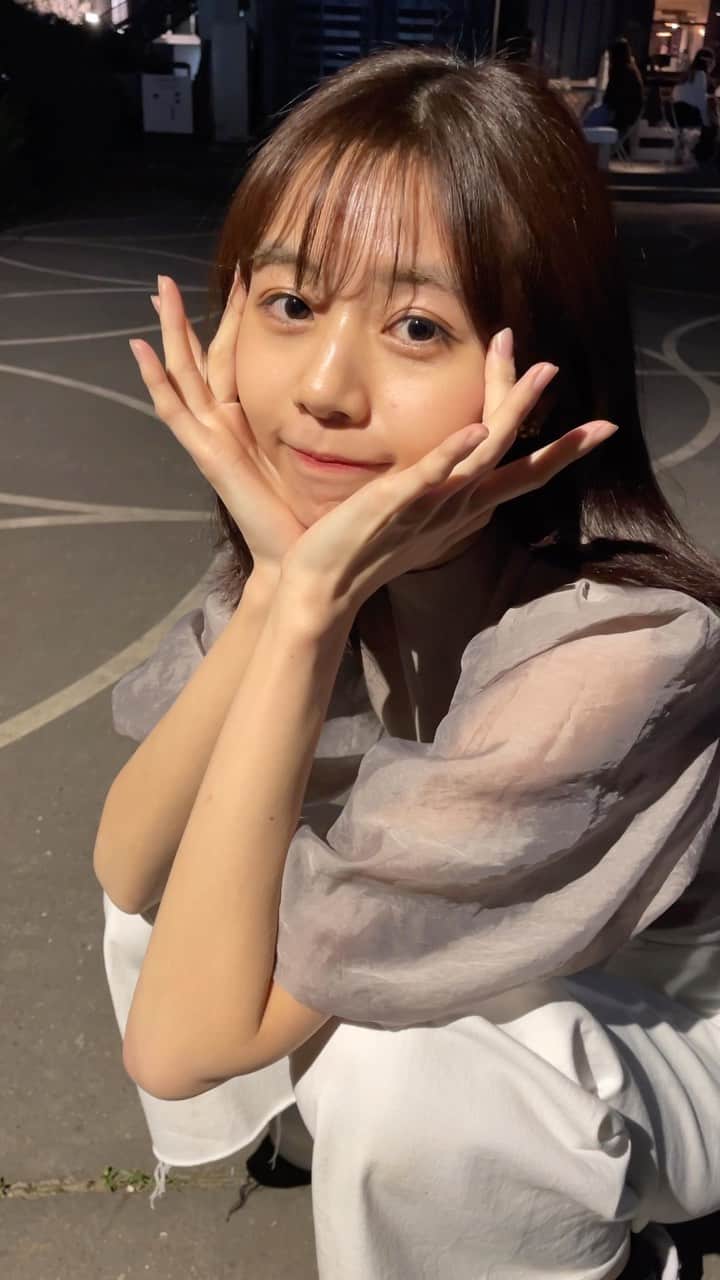 杉浦みずきのインスタグラム：「暑い日の夜に街灯の下で休憩〜　なんでもない動画。笑」