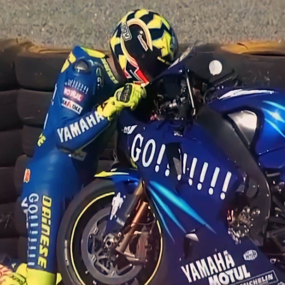 バレンティーノ・ロッシのインスタグラム：「Da "Dottore" ad "Ambasciatore". Felicissimo della promozione. Grazie Yamaha.  @yamahamotogp  @yamaharacingcomofficial」