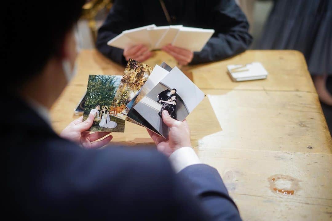 Ruban Weddingさんのインスタグラム写真 - (Ruban WeddingInstagram)「⁡ ⁡ 受付中、新郎新婦様とゲストの皆様が 一緒に楽しめるゲームをご用意♟️ ⁡ エスコートカードがスタンプラリーになっているので、 どんどんスタンプを集めていただきます✨ ⁡ わなげ、写真合わせゲーム、けん玉など 「本当に結婚式？」と思わせるような ワクワクする演出に大盛り上がりでした😆 ⁡ そして集めたスタンプによって、 プチギフトの内容が変わるという仕掛けもあり お開きまでしっかりとお楽しみいただける 演出となりました🎁 ⁡ 先日ストーリーズでアップした様子の正解は 【絵合わせゲーム】でした🙋‍♀️✨ ⁡ ⁡ ⁡ ------------------------------------------- ⁡ 【オリジナルcontents】 ■お2人がゲストをウェルカム！ フルコース以外にウェルカムフードやドリンクをご用意 ⁡ □ミニゲーム -わなげ・スーパーボールすくい・くじびき- ⁡ ■ゲストも参加！フォトコンテスト ⁡ □オリジナルお料理 ⁡ ⁡ ♒︎♒︎♒︎♒︎♒︎♒︎♒︎♒︎♒︎♒︎♒︎♒︎♒︎♒︎♒︎♒︎♒︎♒︎♒︎♒︎♒︎♒︎♒︎♒︎♒︎♒︎♒︎♒︎♒︎♒︎♒︎♒︎♒︎♒︎♒︎♒︎ ⁡ ⁡ Rubanではお客様お一人お一人に合わせて、ご結婚式の内容をご提案しています。 新郎新婦様お二人の個性を表現しながら、 どんなゲストがいらっしゃるか、 どんな思い出を作りたいか、何を伝えたいか、 そんなこともプランナーと一緒に考えてその1日をつくります。 ⁡ ⁡ ⁡ ♒︎♒︎♒︎♒︎♒︎♒︎♒︎♒︎♒︎♒︎♒︎♒︎♒︎♒︎♒︎♒︎♒︎♒︎♒︎♒︎♒︎♒︎♒︎♒︎♒︎♒︎♒︎♒︎♒︎♒︎♒︎♒︎♒︎♒︎♒︎♒︎ ご見学のご予約は @rubanwedding プロフィールページの URLからどうぞ！ ⁡ ウェディングフェアーのご予約は WEBサイトorお電話にて🌿 📞087-873-2292 DMからのご質問もお受けしております！ ⁡ お気軽にご相談下さいませ！  結婚式場 Ruban-リュバン- 香川県高松市香西北町181-1 ⁡ #rubanwedding#ruban#リュバン#アンティーク#花嫁#プレ花嫁#香川県のプレ花嫁さんと繋がりたい#デザートビュッフェ#高松結婚式場#chainonwedding #marry#marry花嫁#高松市#フォトウェディング#香川花嫁#高松花嫁#四国花嫁#ウェルカムパーティー#貸切ウェディング#オリジナルウェディング #ウェディングパーティー#結婚式演出アイデア #結婚式演出アイデア #香川結婚式場 #ウエディングフェア #コンセプトウエディング #結婚式アイディア」4月30日 20時46分 - rubanwedding