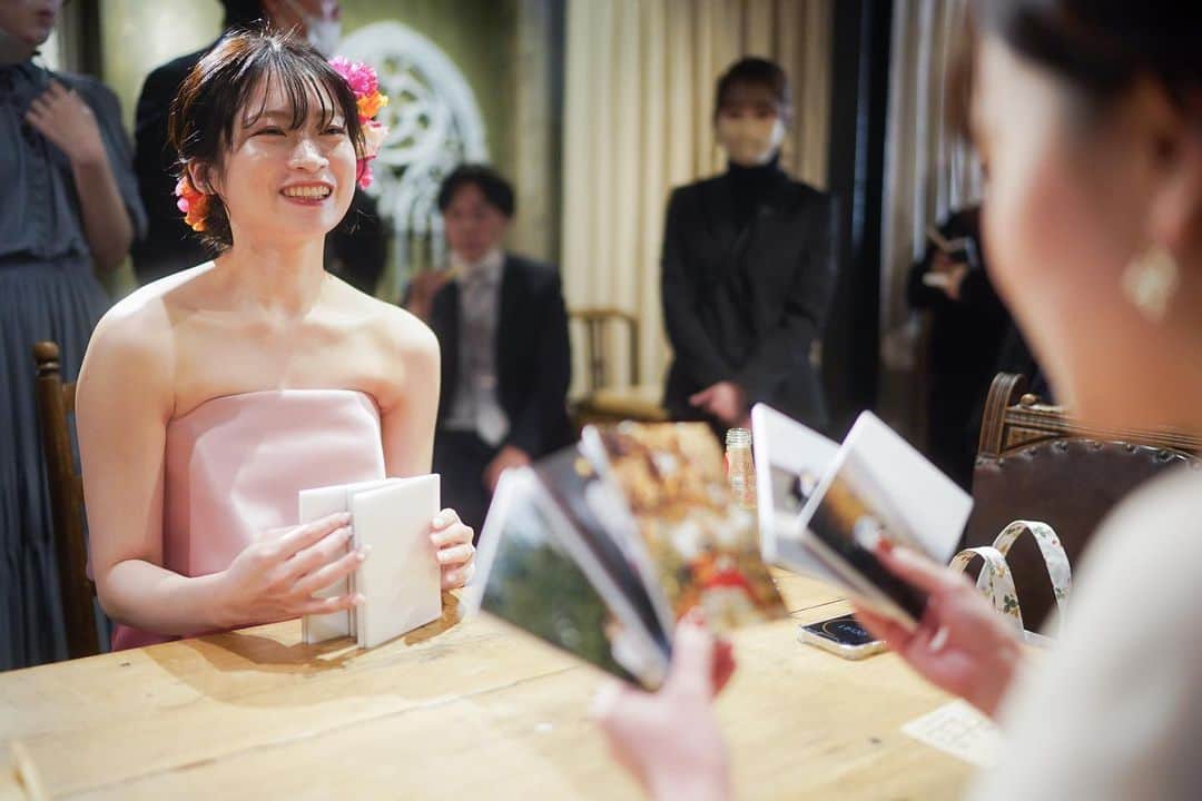 Ruban Weddingさんのインスタグラム写真 - (Ruban WeddingInstagram)「⁡ ⁡ 受付中、新郎新婦様とゲストの皆様が 一緒に楽しめるゲームをご用意♟️ ⁡ エスコートカードがスタンプラリーになっているので、 どんどんスタンプを集めていただきます✨ ⁡ わなげ、写真合わせゲーム、けん玉など 「本当に結婚式？」と思わせるような ワクワクする演出に大盛り上がりでした😆 ⁡ そして集めたスタンプによって、 プチギフトの内容が変わるという仕掛けもあり お開きまでしっかりとお楽しみいただける 演出となりました🎁 ⁡ 先日ストーリーズでアップした様子の正解は 【絵合わせゲーム】でした🙋‍♀️✨ ⁡ ⁡ ⁡ ------------------------------------------- ⁡ 【オリジナルcontents】 ■お2人がゲストをウェルカム！ フルコース以外にウェルカムフードやドリンクをご用意 ⁡ □ミニゲーム -わなげ・スーパーボールすくい・くじびき- ⁡ ■ゲストも参加！フォトコンテスト ⁡ □オリジナルお料理 ⁡ ⁡ ♒︎♒︎♒︎♒︎♒︎♒︎♒︎♒︎♒︎♒︎♒︎♒︎♒︎♒︎♒︎♒︎♒︎♒︎♒︎♒︎♒︎♒︎♒︎♒︎♒︎♒︎♒︎♒︎♒︎♒︎♒︎♒︎♒︎♒︎♒︎♒︎ ⁡ ⁡ Rubanではお客様お一人お一人に合わせて、ご結婚式の内容をご提案しています。 新郎新婦様お二人の個性を表現しながら、 どんなゲストがいらっしゃるか、 どんな思い出を作りたいか、何を伝えたいか、 そんなこともプランナーと一緒に考えてその1日をつくります。 ⁡ ⁡ ⁡ ♒︎♒︎♒︎♒︎♒︎♒︎♒︎♒︎♒︎♒︎♒︎♒︎♒︎♒︎♒︎♒︎♒︎♒︎♒︎♒︎♒︎♒︎♒︎♒︎♒︎♒︎♒︎♒︎♒︎♒︎♒︎♒︎♒︎♒︎♒︎♒︎ ご見学のご予約は @rubanwedding プロフィールページの URLからどうぞ！ ⁡ ウェディングフェアーのご予約は WEBサイトorお電話にて🌿 📞087-873-2292 DMからのご質問もお受けしております！ ⁡ お気軽にご相談下さいませ！  結婚式場 Ruban-リュバン- 香川県高松市香西北町181-1 ⁡ #rubanwedding#ruban#リュバン#アンティーク#花嫁#プレ花嫁#香川県のプレ花嫁さんと繋がりたい#デザートビュッフェ#高松結婚式場#chainonwedding #marry#marry花嫁#高松市#フォトウェディング#香川花嫁#高松花嫁#四国花嫁#ウェルカムパーティー#貸切ウェディング#オリジナルウェディング #ウェディングパーティー#結婚式演出アイデア #結婚式演出アイデア #香川結婚式場 #ウエディングフェア #コンセプトウエディング #結婚式アイディア」4月30日 20時46分 - rubanwedding