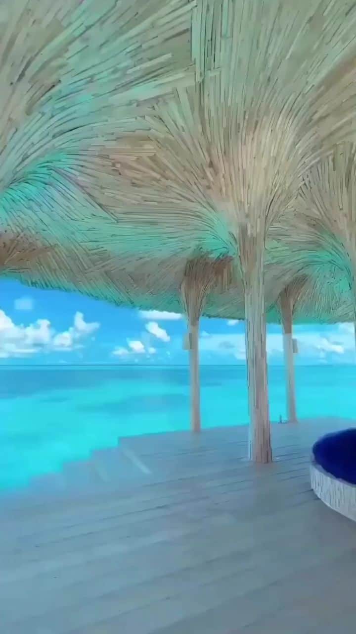 のインスタグラム：「Welcome to paradise 😍🏝 . 📸: @paixaoporviajar x @discoversoneva . DM FOR REMOVAL  #pgdaily #pgstar#pgcounty #sea #planetgo#planet #planetearth #amazing #awesome #nature  #beautyoftheworld #stunningplace #travelpictures #bestvacation #travelpassion #traveltheglobe」