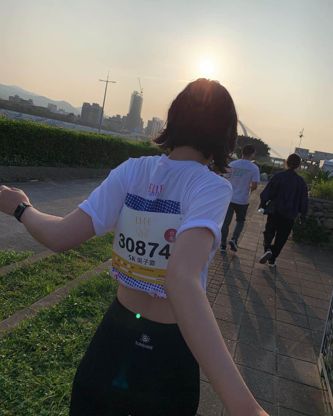 吳子霏（Ellen Wu）のインスタグラム：「順利跑完五公里 謝謝昨天來陪我路跑的朋友❤️ 希望我們一起用運動 來讓健康與生活變得更好更有趣  #ellerun #ellerunwithstyle」