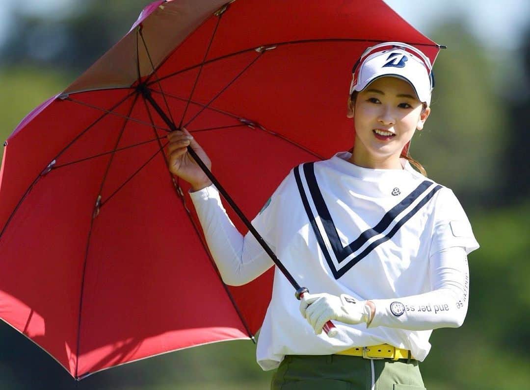 松田鈴英のインスタグラム：「パナソニックオープンレディースゴルフトーナメント終了。 今回、推薦を頂き試合に出場させて頂き有難うございました。 又、たくさんの方々に現地応援頂き、有難うございました。 試合結果は予選落ちとなりましたが、自分らしく自然体でゴルフができた事、なによりもゴルフを楽しめた事が幸せです。  次回はブリヂストンレディスオープンに出場します。 全力で頑張りますので応援宜しくお願いいたします。」