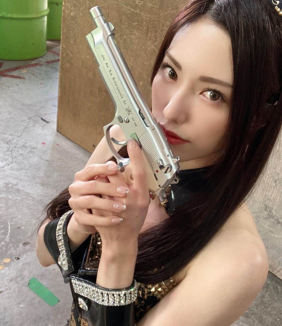 のインスタグラム：「⁡ ⁡ ⁡ 大事なことを忘れてたよ ここじゃあたしはあんたの銃だ。 ⁡ あたしの役目はあんたの命を守ることで、 あんたの生き方を邪魔することじゃねえもんな。 ⁡ だから着いてくよ、マスター。 ⁡ ⁡ ⁡  ⚠️fake gun #ソードカトラス#fake  #blacklagoon#撮影会モデル#被写体 #model#shootday#japanesegirl#instalike#コスプレ#サバゲーフィールド#サバゲー#asobiba新木場#撮影会 #アトリエダーム#お姉さん #cosplay#ありがとうございました」