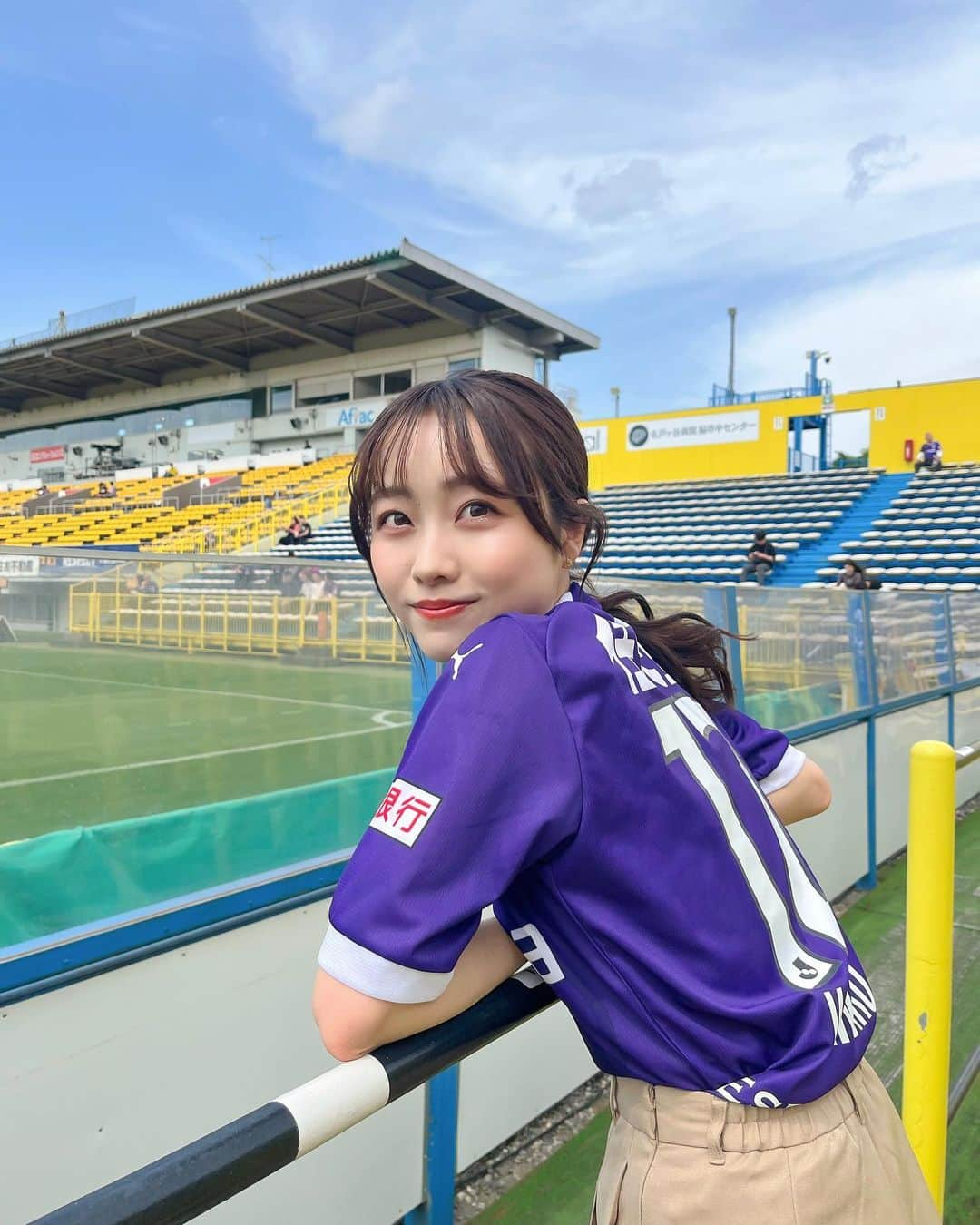 志賀可奈子さんのインスタグラム写真 - (志賀可奈子Instagram)「柏レイソル戦☀️  最近関東に行きやすくなったから嬉しい🐈 食べたのはレイソルカリーライス🍛  そして5月3日はホームで#川崎フロンターレ 戦！ 選手トークショーや縁日などイベントも充実しているので 沢山の方に来ていただけたら嬉しいです！🫡✨ みんなで勝って喜びたいな✊🏼  #京都サンガ #柏レイソル #Jリーグ」4月30日 20時54分 - kanapan_ya