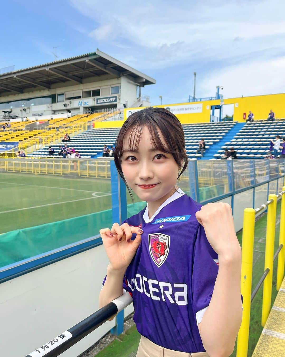 志賀可奈子さんのインスタグラム写真 - (志賀可奈子Instagram)「柏レイソル戦☀️  最近関東に行きやすくなったから嬉しい🐈 食べたのはレイソルカリーライス🍛  そして5月3日はホームで#川崎フロンターレ 戦！ 選手トークショーや縁日などイベントも充実しているので 沢山の方に来ていただけたら嬉しいです！🫡✨ みんなで勝って喜びたいな✊🏼  #京都サンガ #柏レイソル #Jリーグ」4月30日 20時54分 - kanapan_ya