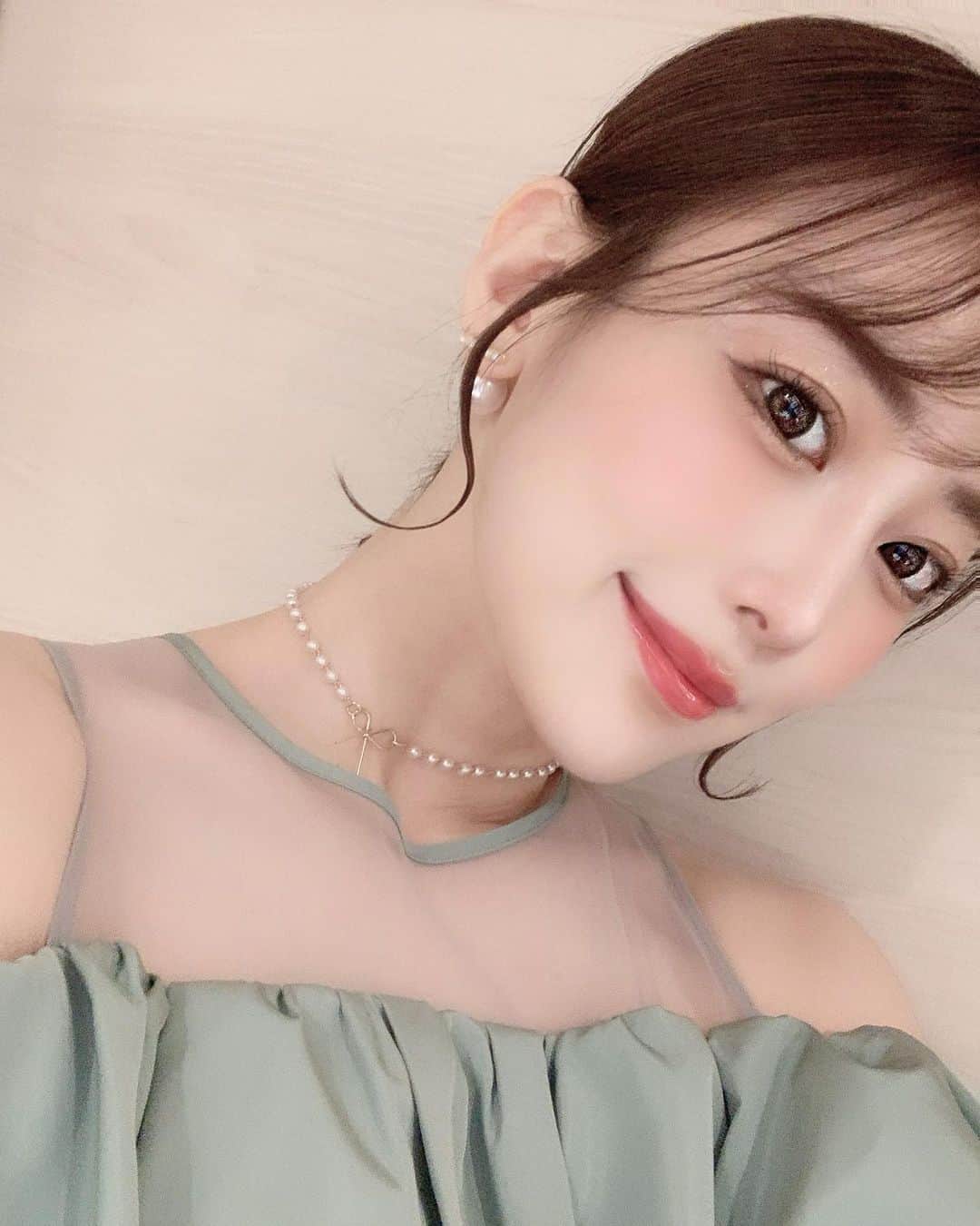 のインスタグラム：「. 𝟜/𝟚𝟠  𝕄𝕪 𝔹𝕚𝕣𝕥𝕙𝔻𝕒𝕪🧁 . また１つ歳を重ねて 人としてもレベルアップしていけるよう 私らしく楽しくはっぴーに また1年頑張っていきたいﾅ🥳✌︎  お祝いしてくれた皆さん、 本当にありがとうございました😭♡  毎年言っているけれど 沢山の方におめでとうって 言ってもらえるワタシは本当に幸せ者です🙏🏻🌸  恵まれた環境に感謝して 私のことを心から大切にしてくれる人を もっともっと私も大切にしていこう☺️🫶🏻♥️  #mybirthday #birthday #誕生日 #ありがとう #大感謝」