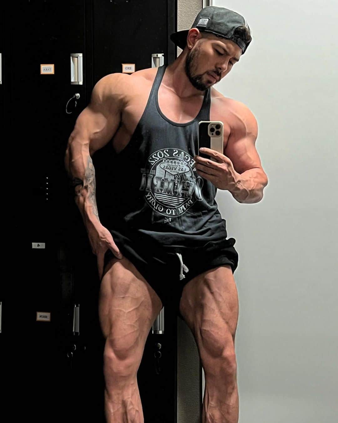 Kanekin Fitnessのインスタグラム：「3週間脚鍛えてない割には悪くないかな。 Legs don’t look too bad for not working them out for 3 weeks. Can’t wait to train them again.」