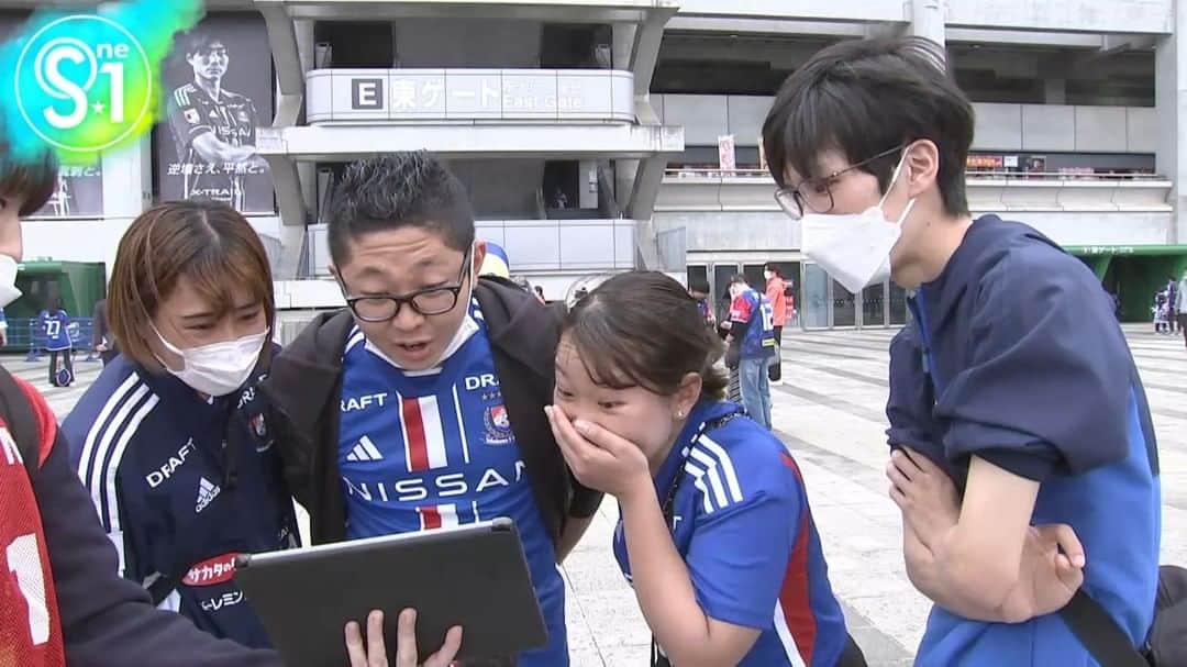TBS「Ｓ☆１」のインスタグラム：「. ━━＼関東J1リーグを熱く厚く／━━ ⚽ 日曜夜は #キックオフジャパン ⚽ ━━━━━━━━━━━━━━━━━  今の若者たちは知らない！？ あの伝説の映像をサポーターに見せてみたら…  驚きのリアクション続出！？  📺きょう深夜１時５分から （＊関東地区にて放送） #fmarinos  @prompt_fmarinos」