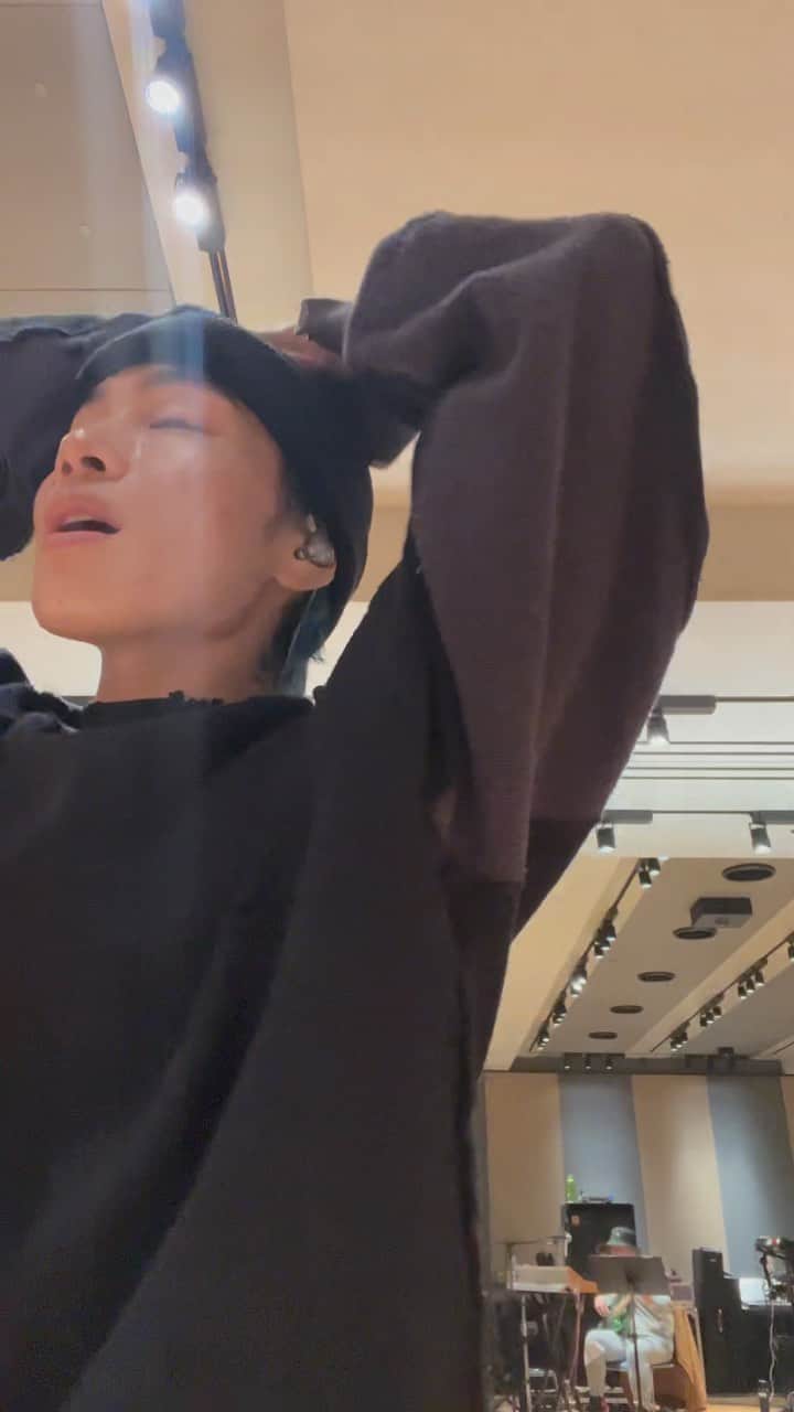 SIRUPのインスタグラム：「MOTTAINAIまだバンドアレンジ途中やけど良すぎ  ツアー来ないとMOTTAINAI💙  5/29(月)Zepp Sapporo 6/2(金)KT Zepp Yokohama 6/4(日)Sendai GIGS 6/9(金)Zepp Nagoya  6/11(日)Zepp Namba 6/16(金)Zepp Fukuoka 6/17(土)Blue Live Hiroshima 6/23(金)Zepp Haneda  #BLUEBLURTOUR #MOTAINAI #BLUEBLUREP」