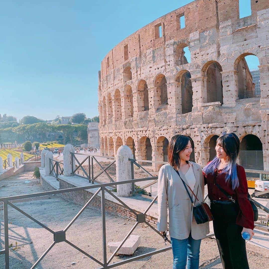 常深史織さんのインスタグラム写真 - (常深史織Instagram)「#ローマ 🇮🇹 #コロッセオ 想像してたよりとても大きくて 迫力が凄い  周りには#フォロロマーノ や #パラティーノの丘 など遺跡がたくさんあって ドラクエの世界を歩いてる感覚に💕 RPG好きにはたまらない〜  次の目的地まで歩いてるだけで ときめける場所ってなかなかないよなぁ🏟️  #ヨーロッパ周遊 #イタリア旅行 #ローマの休日  ーーーーーーーーーーーー  最近話題の24時間コンビニジム#chocoZAPに入会してみた🏃‍♀️ 運動だけじゃなくて、セルフエステやセルフ脱毛器もあるから美意識上がる！  月額2980円は続けやすい⭕  2023年4月1日から5月15日まで 入会金・事務手数料無料らしいよ✨  私の紹介コード「52IZ5MP5」を入れて契約すると最大3,600円OFF✨  @chocozap_official  #チョコザップ #ジム #ダイエットジム #セルフエステ #セルフ脱毛」4月30日 21時01分 - sioripopn