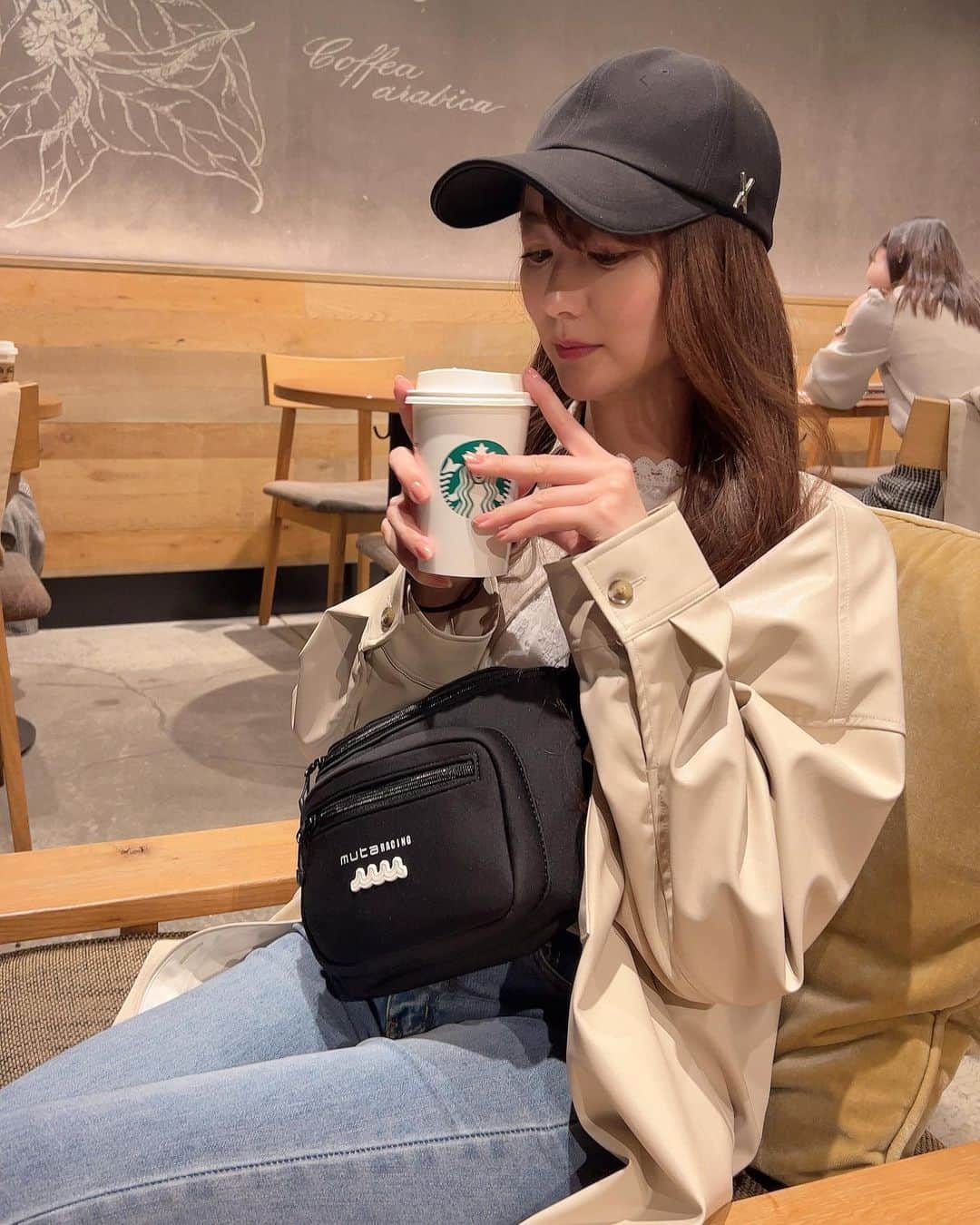 瀬谷ひかるのインスタグラム：「あっという間に4月も終わりでびっくり！ 朝晩はまだ涼しいけど、 寒がりの私もお散歩しやすい季節になってきました☕️  mutaのネオプレーンボディバッグ、 軽くてサイズもちょうどよくて毎日のように使ってます！ 黒だから何にでも合うのもうれしい🖤  . @mutaracing_wear  @muta_racing  @muta__official  . . #muta #mutaracing #mutamarine #mutamarinegolf #ootd #racequeen #model #selfie #レースクイーン #モデル #撮影会モデル #ポートレート #ロングヘア #キャップ #패션 #오오티디 #셀카 #粉我 #自拍」