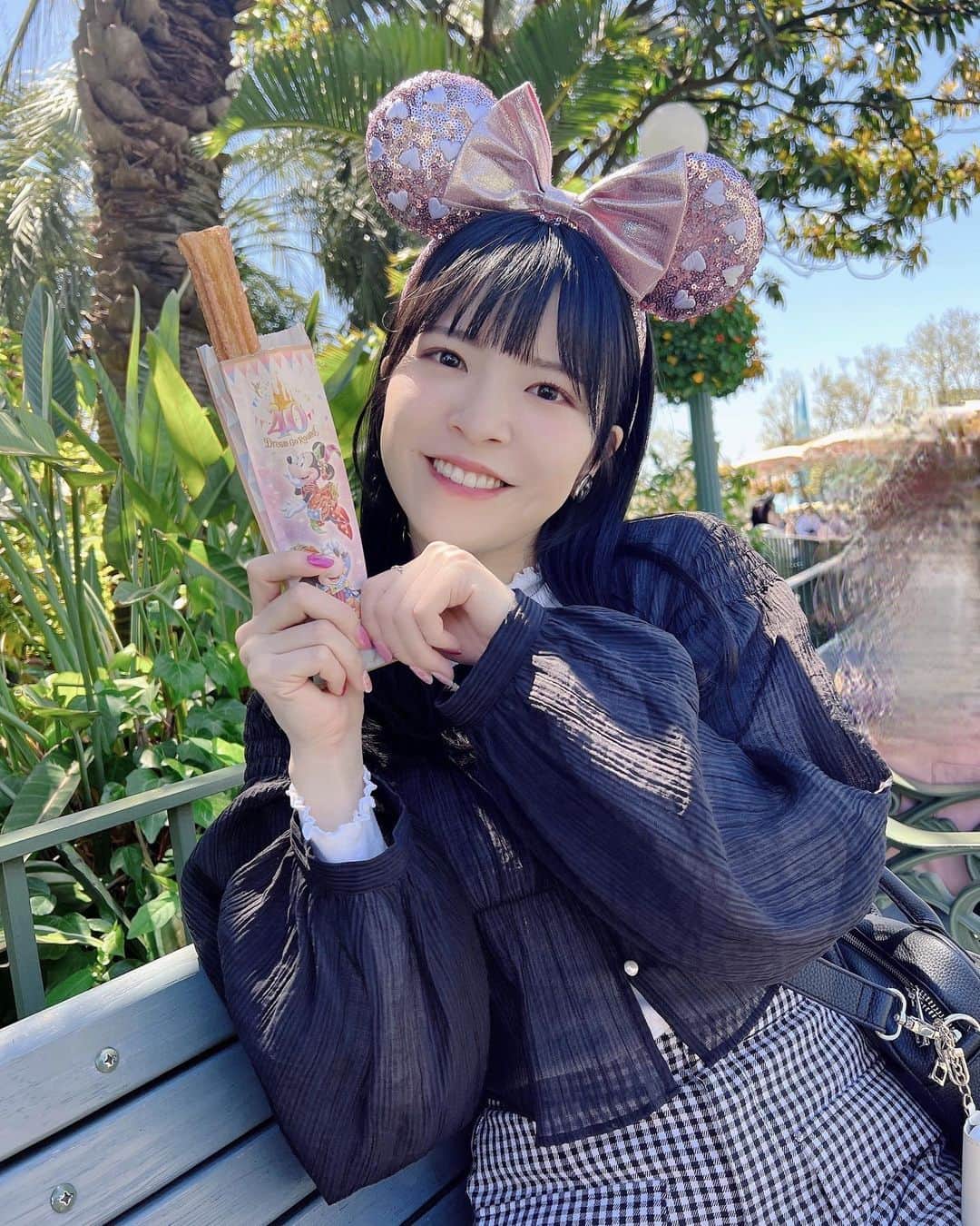 松崎博香のインスタグラム：「4月もありがとうございました🌸 コメントもたくさんありがとう！すき！ 　 あっという間に過ぎ去った 4月だったなぁぁぁ🥹🫶🏻 　 5月もたくさん会えますようにっ🩷  #STARMARIE #スタマリ #tokyodisneyland #selfie #japanesegirl #東京ディズニーランド #ディズニーコーデ #ootd #오오티디 #맞팔 #맞팔해요 #좋아요 #맞좋 #셀카 #디즈니랜드」