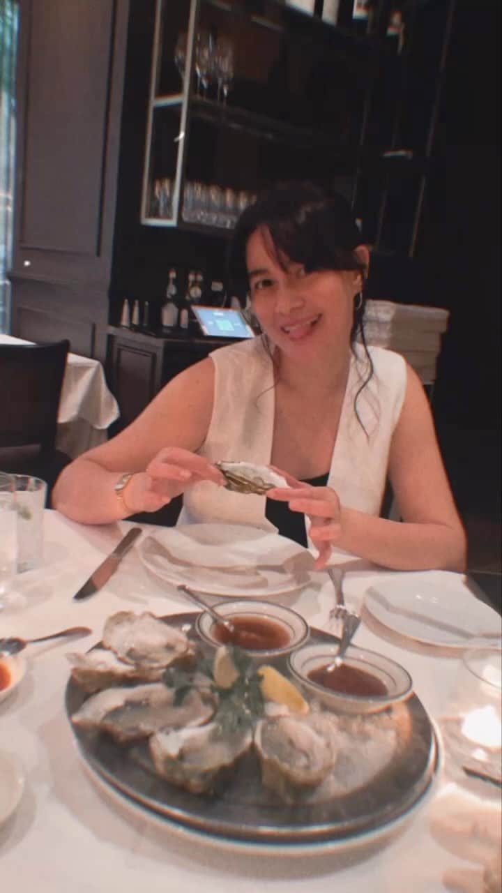 ベア・アロンゾのインスタグラム：「Date night 2 weeks ago...🤍」