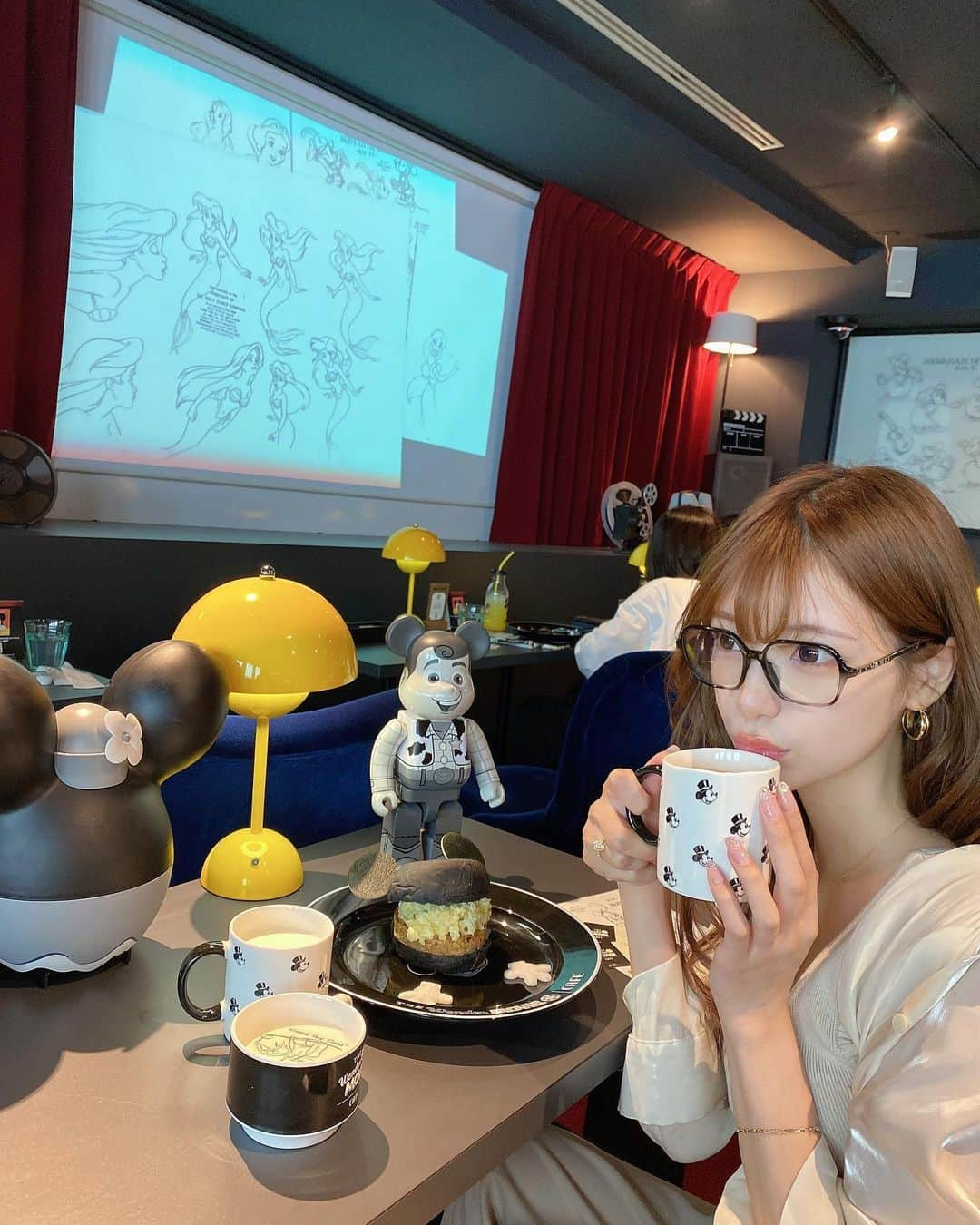 星島沙也加のインスタグラム：「The Wonder Movie CAFE #thewondermoviecafe  #表参道ヒルズ」