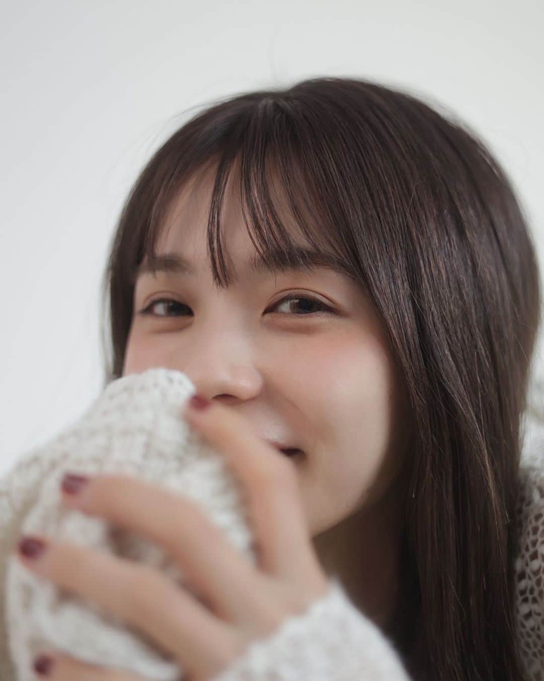 足立佳奈のインスタグラム：「ふふ。♡  今日から６周年LIVEの チケットオフィシャル先行スタートだよ。  わくわくするし、 どんなLIVEにしようかアイディア膨らませる毎日が心地よいのよ。🤤  #チケットのリンクはストーリーみてねっ！」