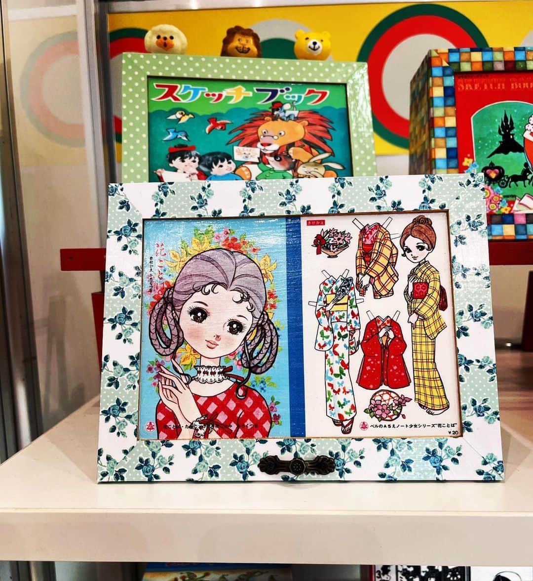 森田恭子のインスタグラム：「阪神百貨店のレトロ博へ。60年代の雑誌の付録の歌本、クラシカルなバービーの豆本、謎のハンドメイドカードをゲット😊💕  #坂本九 さん #バービー人形  #眼鏡図工女子」