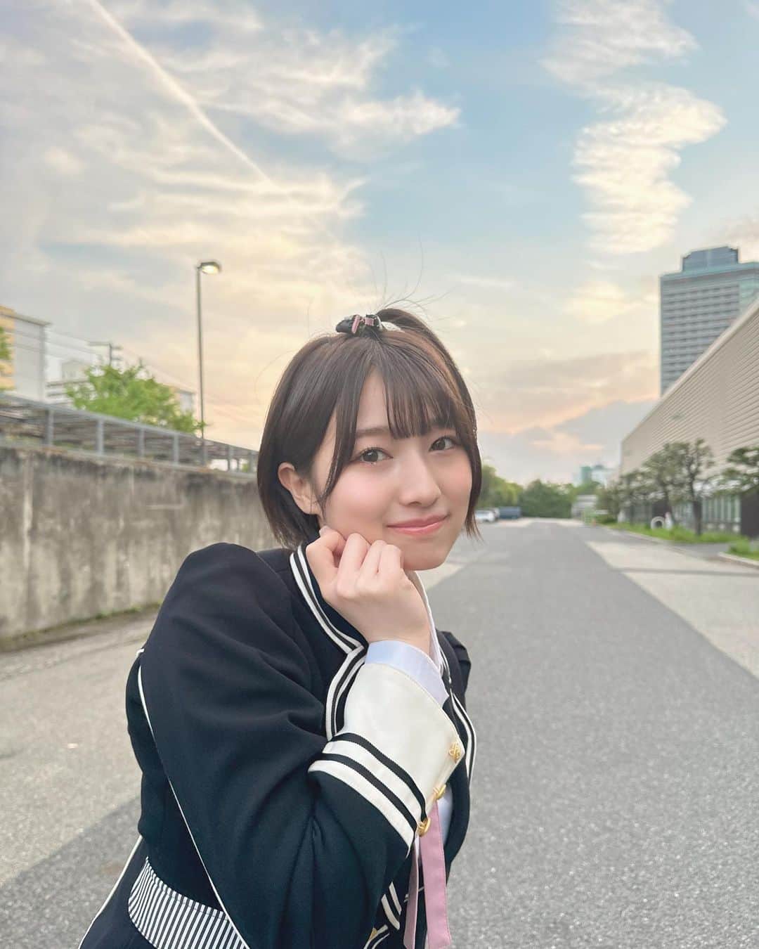安部若菜のインスタグラム：「今日は空も綺麗だし、幸せな一日でした 🫧 はしゃいでりんごヘアしちゃった〜  これ見た人は🍎ってコメントしてくださいっ  #写メ会 ありがとうございました！ #🍎#ショート#ショートヘア#ショートヘアアレンジ#NMB48#アイドル」
