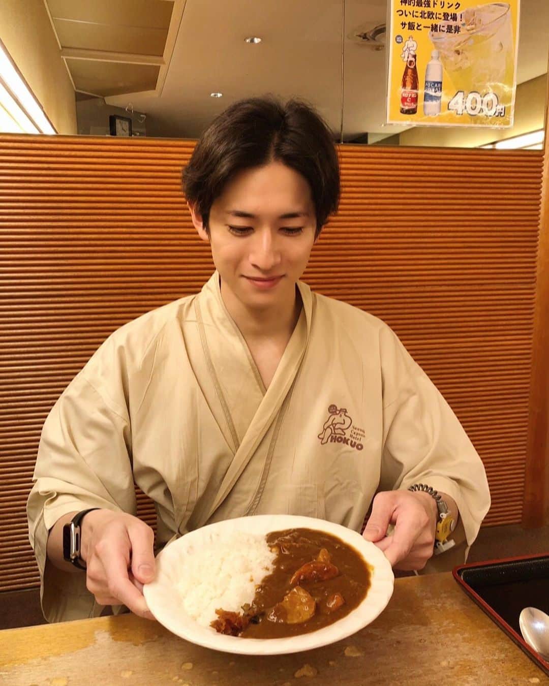 岩城滉太さんのインスタグラム写真 - (岩城滉太Instagram)「上野にある「サウナ＆カプセルホテル 北欧」でととのってきました！  大人気のサウナ。 一度行ってみたかったのですが、最初に言っちゃいますがかなり満足度高いです。  3時間セットなのに気付いたら浴室で2時間半過ごしてました…過去イチびっくりしました。  サ室の温度から外気浴で整うまでが全て絶妙で3セット目の外気浴でガンギマリして気づいたら終了30分前になってたのはかなり焦りました。  サ飯はもちろん「北欧特製カレーライス」です。これも楽しみだった。。 煮込まれたカレーで肉がホロホロしてまってて、燻製オイルを最後にかけたら完璧です。  また、行きたいと心の底から思いました。  #サウナ #サウナ東京 #東京サウナ #サウナーと繋がりたい #サウナ好きと繋がりたい #サウナ好き #サウナ男子 #サ活 #サ活男子」5月1日 18時30分 - kota_iwaki