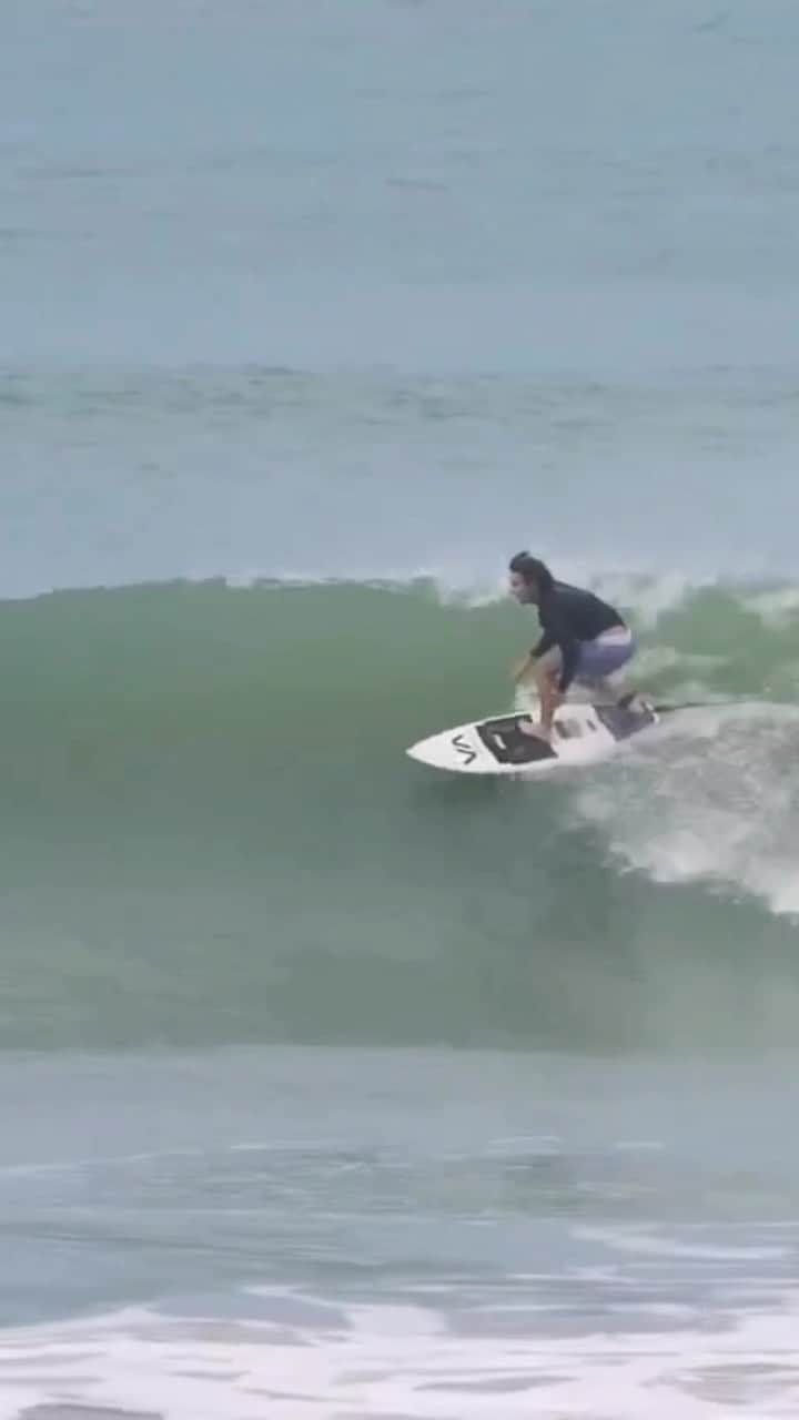 のインスタグラム：「Combo platter from “PRIMO” filmed by @ferchoplua You can watch the full vid on my YouTube, links in my bio! Thanks to everyone who came out to the premiers and supported ❤️❤️🍻🍻 @rvcasurf @rvca」