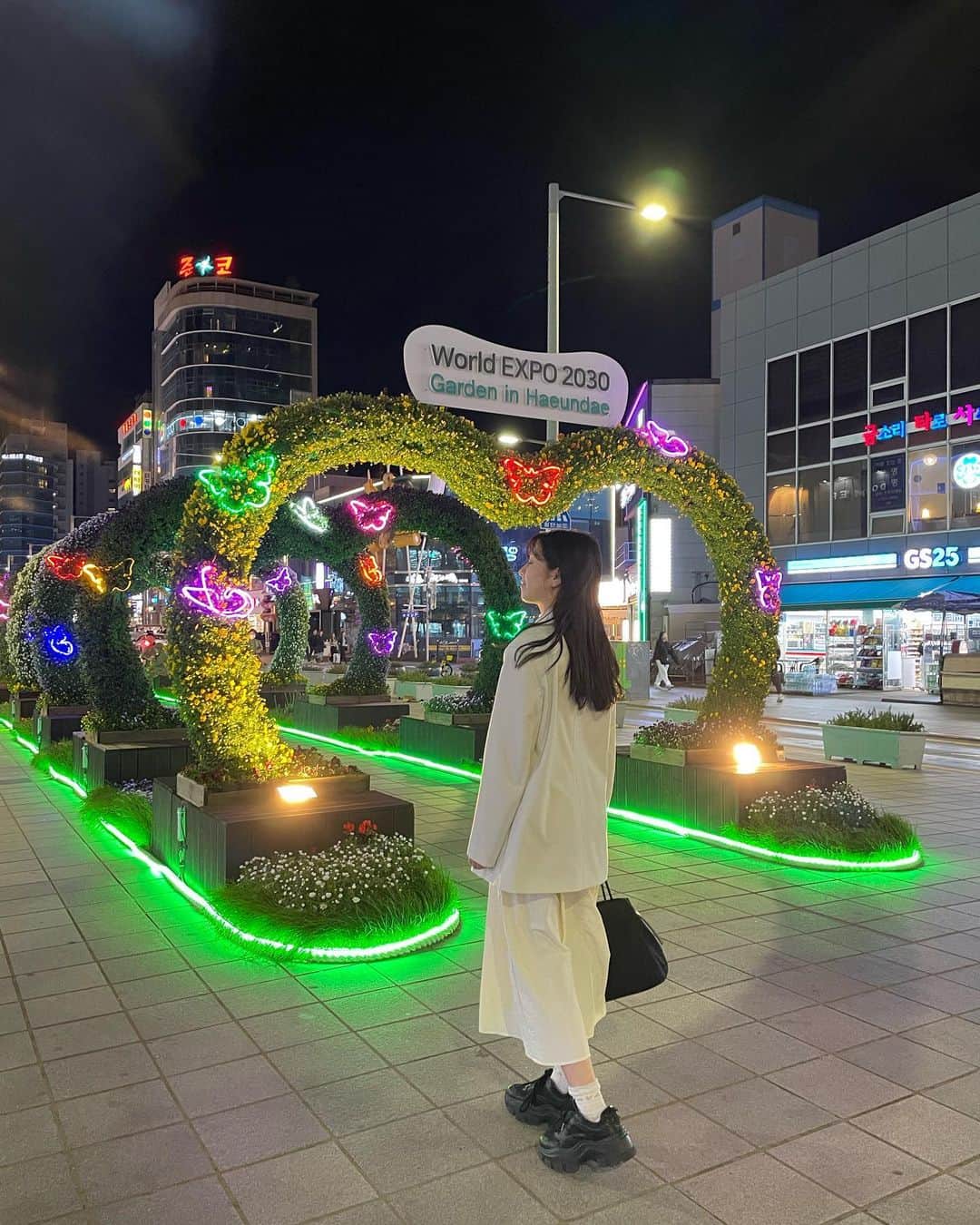 のインスタグラム：「韓国の街きらきらでかわいかったなぁ🤔🤍  #海雲台　#釜山　#ヘウンデ　#韓国　#韓国旅行」