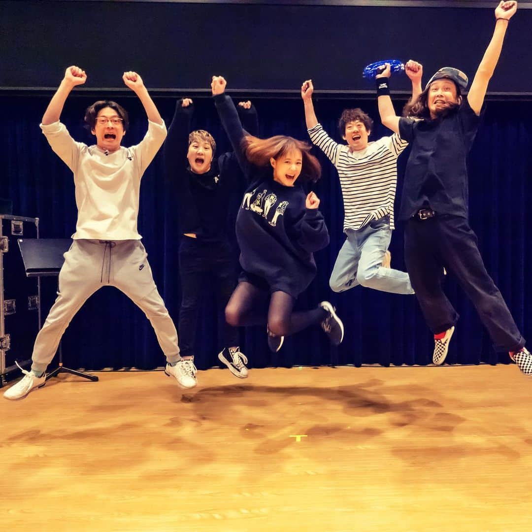 大原櫻子のインスタグラム：「ツアーリハ、最終日！！ みんなでJUMP！✨  明後日、初日、福岡☺️ なんだか実感がまだ湧かないですが、、 ゴールデンウィーク、盛り上がっていこう♪ やー！！」