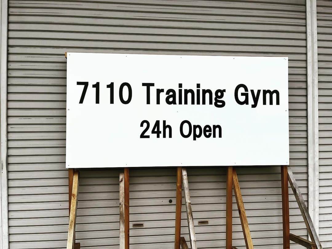 三浦伊織のインスタグラム：「7110 Training Gym🔥  素晴らしいトレーニングジムでした🏋️  ＊ただのガレージではありません。  #gym #training #workout #24h」