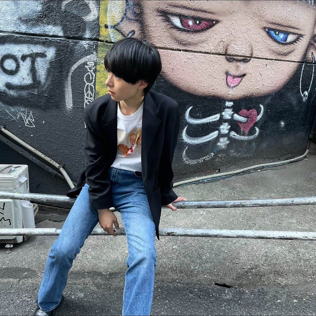 松本仁のインスタグラム：「最近やっと黒髪が見慣れてきた🙂」