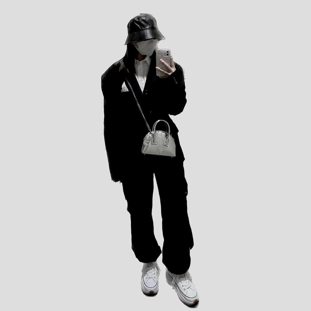 小田川楽空のインスタグラム：「最近急に寒くなったので父のジャケット引っ張り出した💫 デザインがとても好き､､  . . .  #04 #04년생 #ootd #오오티디 #룩북 #yohjiyamamoto」
