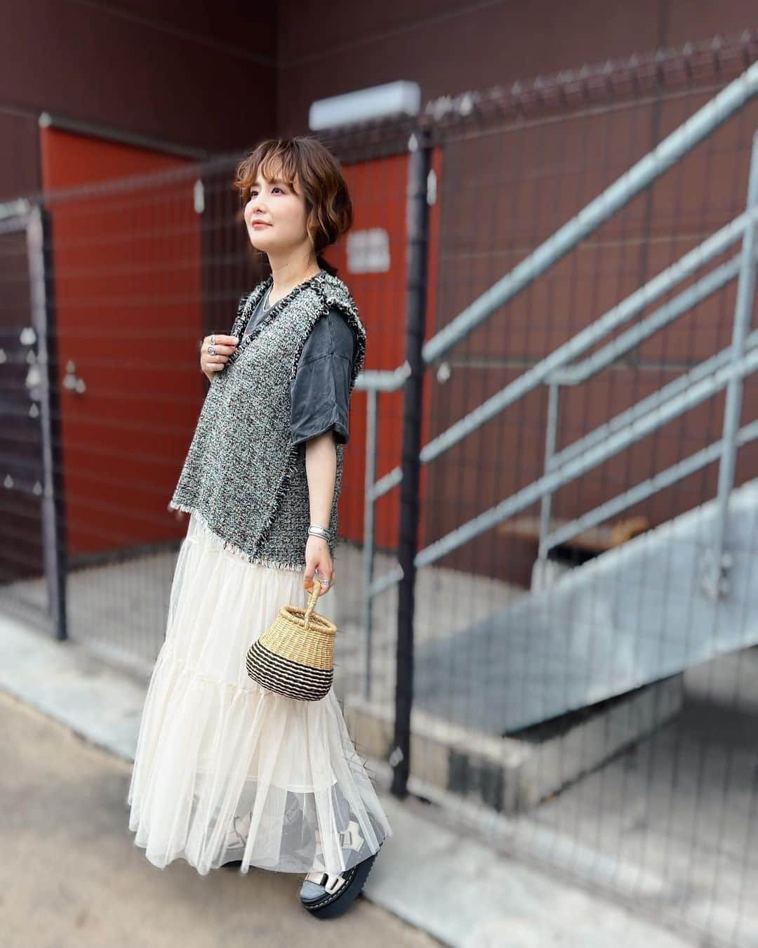 のインスタグラム：「‥𝕗𝕒𝕤𝕙𝕚𝕠𝕟‥ #休日コーデ  今期は大好きなチュールアイテムが豊富で、ついつい気になってしまう♡ ∵ トレンド感のあるチュールスカートは、 4/26にオープンの新ブランド 【Anss.me アンスミー　(@anss.me_official_ )】のものです。 スッキリめのシルエットだけど、程よくボリューム感もあって可愛い♡マキシ丈で着れるところも個人的に好きです♡ ∵ オープン記念第2弾として、こちらのチュールマキシ丈スカートが5/2(火)限定で2,000円OFFになるそうなので、ぜひぜひチェックしてみてください♡ ∵ ∵ #anssme #アンスミー  #zozotown #ゾゾタウン #新ブランド」