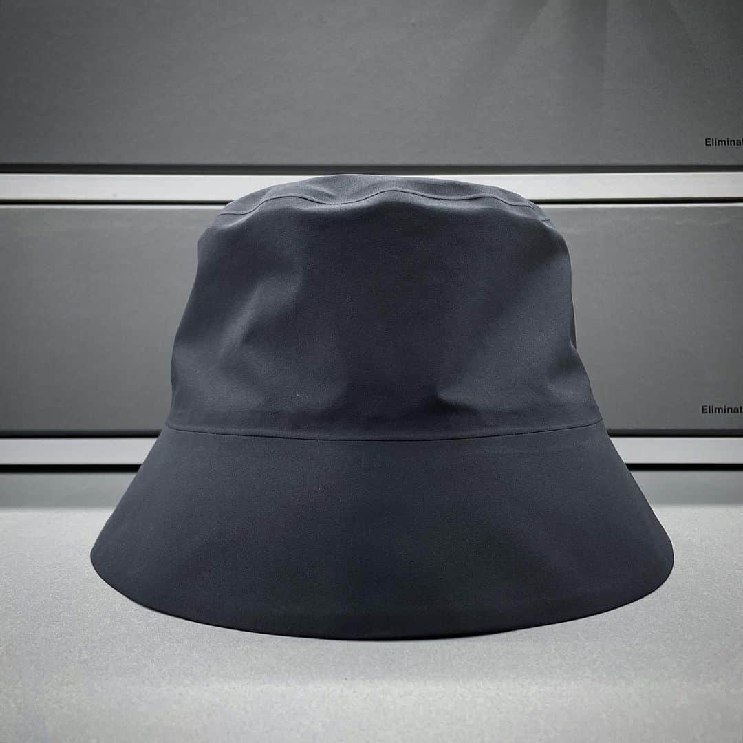 エリミネイターさんのインスタグラム写真 - (エリミネイターInstagram)「ARC’TERYX VEILANCE GORE-TEX C-KNIT BUCKET HAT re-stocked at ELIMINATOR store & online. . ▪︎Bucket Hat ( GORE-TEX®︎ C-KNIT ) Color : BLACK  Price : ¥19,800 ( inc. tax ) . #arcteryxveilance #veilance #arcteryx #goretex #gotetexpro #function #newcollection #limitededition #urbanwear #urbanfashion #urbanprotection #23ss #ss23 #ss23collection #mensfashion #menswear #military #uniform #eliminator #tokyo #daikanyama #techwear #urbantech #mensselectshop」4月30日 21時37分 - eliminator_tokyo