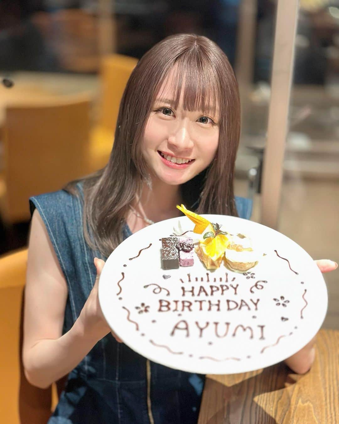 TONEAYUのインスタグラム：「誕生日 ~！レベル35🤣🤣🤣 ⁡ たくさんのメッセージ ありがとうございました💜🩷 ⁡ そろそろ整形が必要な年になってきました🤣 ⁡ 気持ちは25くらいで止まってるんだけどな← ⁡ レベル35も満喫して、引き続き人生謳歌したいと思います🫶 ⁡ お世話になっております😃 ⁡ ⁡ #happybirthday #生んでくれた母ありがとう💐」