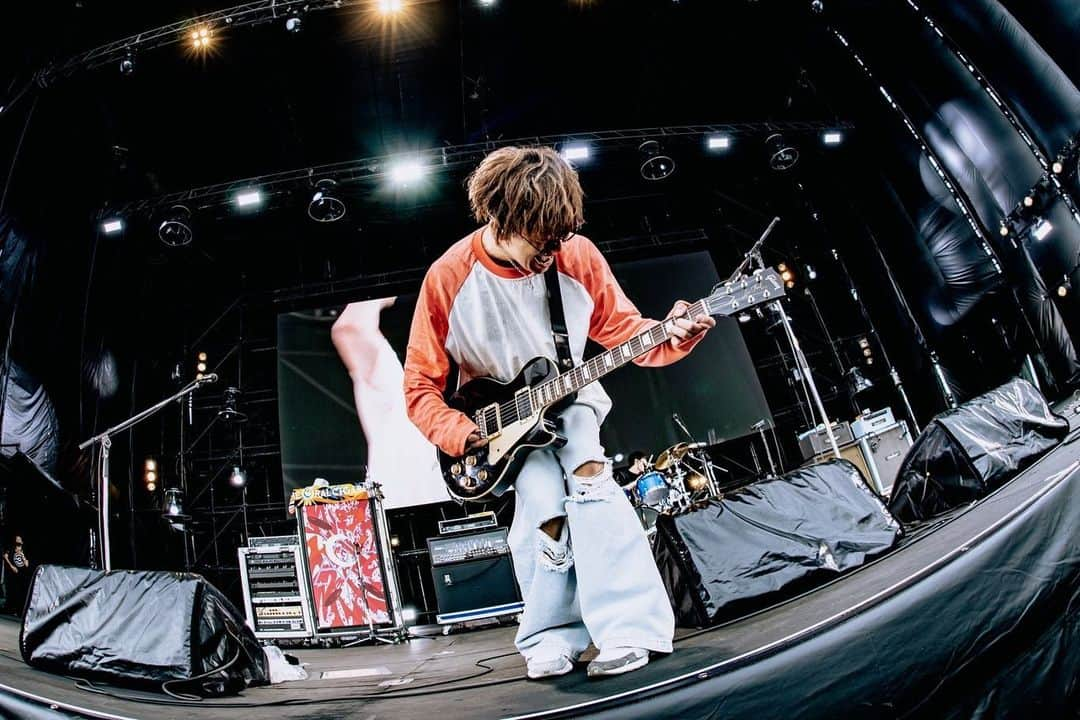 BLUE ENCOUNTさんのインスタグラム写真 - (BLUE ENCOUNTInstagram)「2023.04.30 JAPAN JAM 2023 ＠蘇我スポーツ公園  Guest Bassist @akrknakr  Photo by @kawado_photo  #あきらかにあきら #あきらかにブルエン #theoralcigarettes  #blueencount  #ブルエン」4月30日 21時57分 - blueencount_official