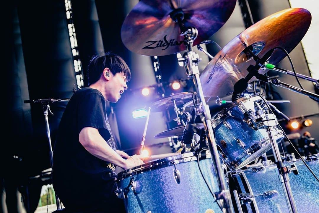 BLUE ENCOUNTさんのインスタグラム写真 - (BLUE ENCOUNTInstagram)「2023.04.30 JAPAN JAM 2023 ＠蘇我スポーツ公園  Guest Bassist @akrknakr  Photo by @kawado_photo  #あきらかにあきら #あきらかにブルエン #theoralcigarettes  #blueencount  #ブルエン」4月30日 21時57分 - blueencount_official