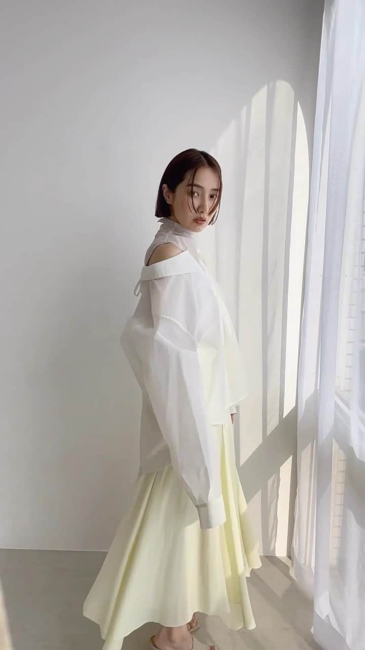 のインスタグラム：「Sub director Reiko Mitani’s Coordinate  Sheer tops & shirt set ¥20,900 (tax in) Skirt ¥18,920 (tax in) Shoes ¥23,100 (tax in)  Height:160cm Size:1 #frayid」