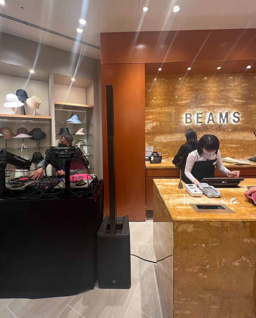 平山美春さんのインスタグラム写真 - (平山美春Instagram)「📍𝐁𝐞𝐚𝐦𝐬 𝐑𝐨𝐩𝐩𝐨𝐧𝐠𝐢 𝐡𝐢𝐥𝐥𝐬 𝐑𝐞𝐧𝐞𝐰𝐚𝐥 𝐨𝐩𝐞𝐧𝐢𝐧𝐠 𝐩𝐚𝐫𝐭𝐲  @beams_official  @beams_roppongihills   リニューアルされたBEAMS 六本木ヒルズのリニューアルパーティーへ🎉 東京中のファッション業界の方々が集まり、とっても楽しい夜でした✨  たらちゃんおめでとう👏 そしてありがとう！ @taracyan3   #beams」4月30日 21時51分 - miharuhirayama
