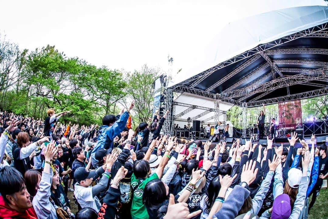 HEY-SMITHのインスタグラム：「4/30(日)宮城県 みちのく公園北地区 エコキャンプみちのく “ARABAKI ROCK FEST.23” photo by @hayachinphoto」